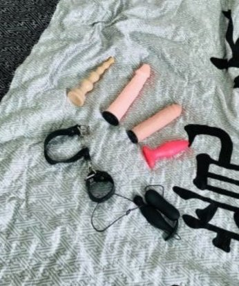 Сладкий! Я — твоя креативная, нежная и опытная индивидуалка, готовая исполнить все твои сокровенные желания.💋 Живу в Москве и знаю все ее секреты, чтобы превратить наше свидание в незабываемое приключение. Отзывы обо мне говорят сами за себя, мои дорогие клиенты оставляют только самые лестные комментарии. Прекрасная фигура, загадочный взгляд и нежные руки — все это в моих нежных объятиях только для тебя.🔥✨ Мои услуги обширны и разнообразны, я готова подарить тебе настоящую эйфорию и безумство страсти. Расслабляющий массаж, эротические игры, фантазии воплощу в реальность с тдоступной только для тебя. Прикоснись к сокровенным тайнам нашего встречного мира и перейди порог личного счастья со мной. 🌹 Отправь мне сообщение, чтобы я могла поделиться фото и больше информации о себе. Жду тебя, мой разгоряченный жеребец! 💦💫 9607, 36 лет